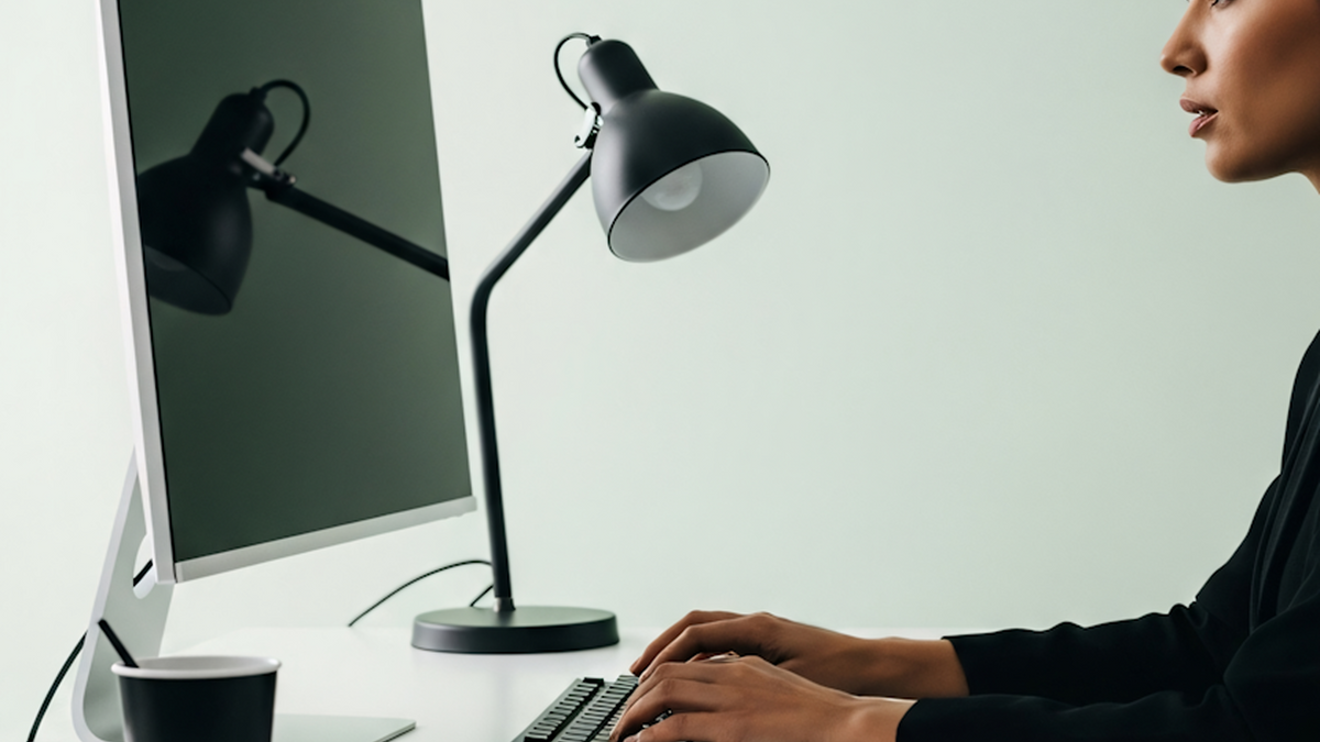 How to Combine a Smart Desk with an Ergonomic Chair