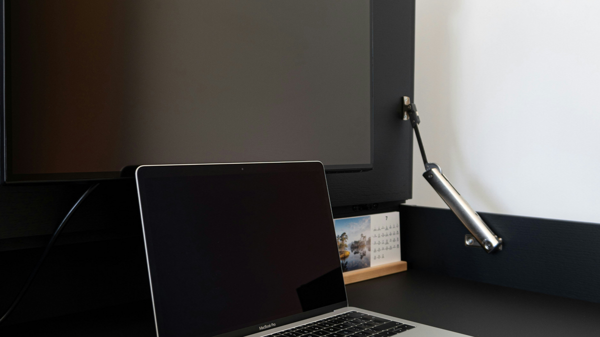 Top Features to Look for in a Smart Desk